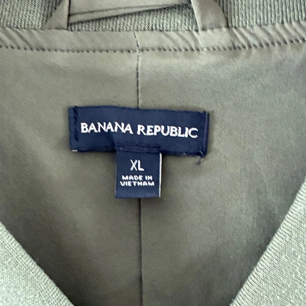 Banana Republic Mens XL Motion Tech Bomber Jacket Olive Green Full Zip Stretch